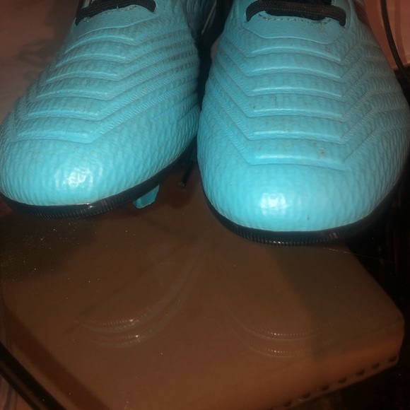 Men’s Predator adidas cleats. - Picture 2 of 5